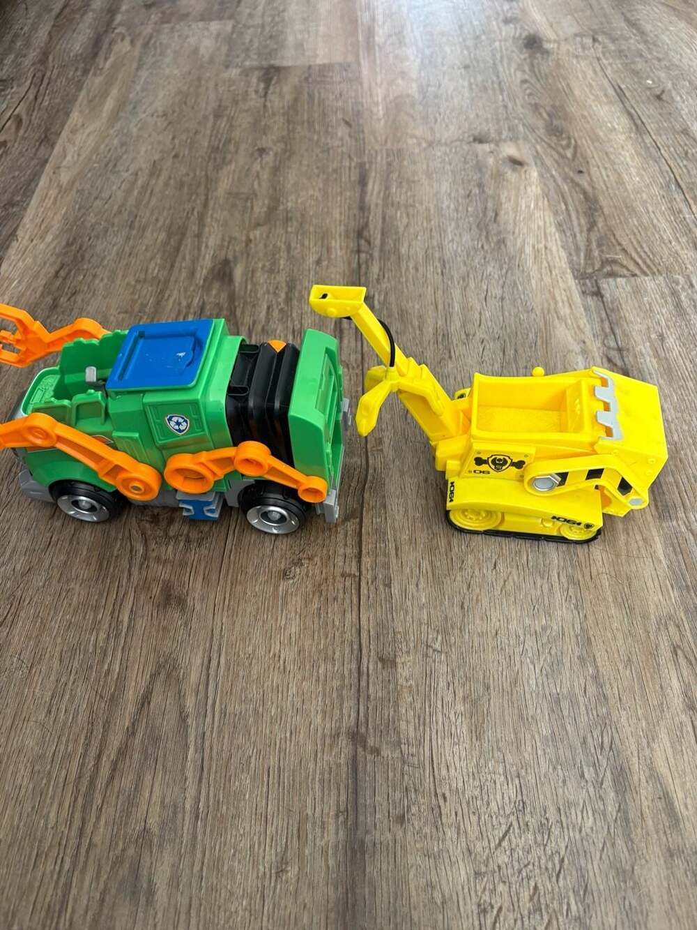PAW Patrol Ultimate Rescue Rocky's Recycling Truck and Rubble's Bulldozer Toy Ve - Picture 2 of 5